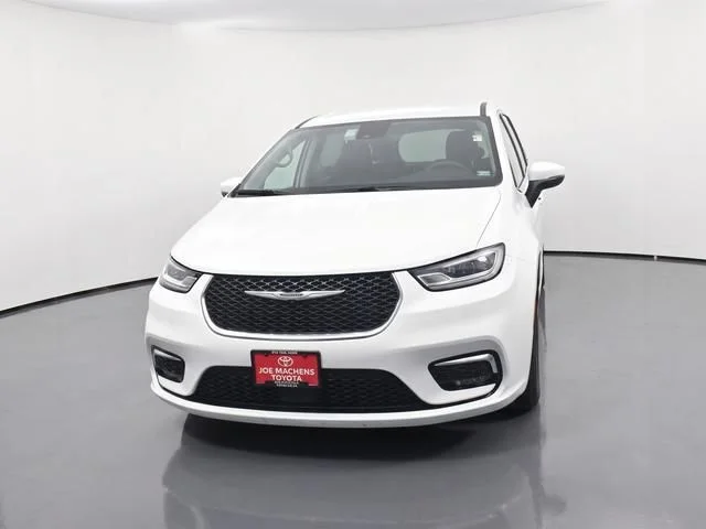 Used 2023 White Chrysler Touring L image 2