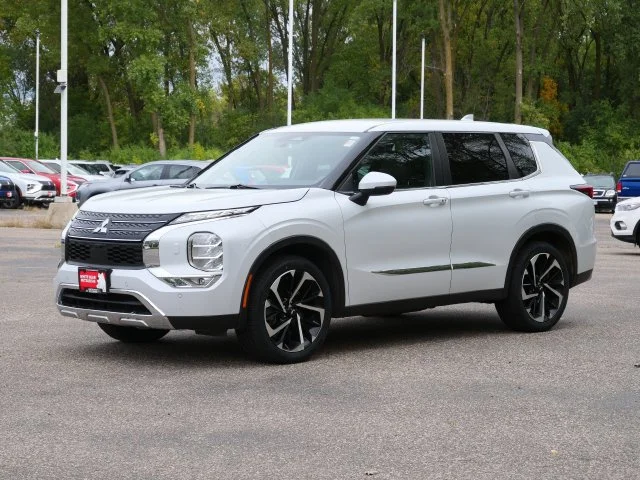 Used 2022 Mitsubishi Outlander SE with VIN JA4J4UA80NZ010223 for sale in White Bear Lake, Minnesota