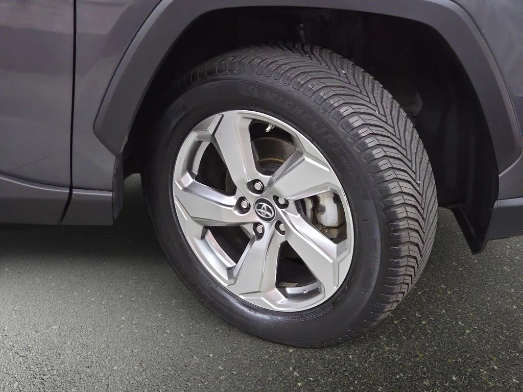 Used 2019 Gray Toyota Limited image 34