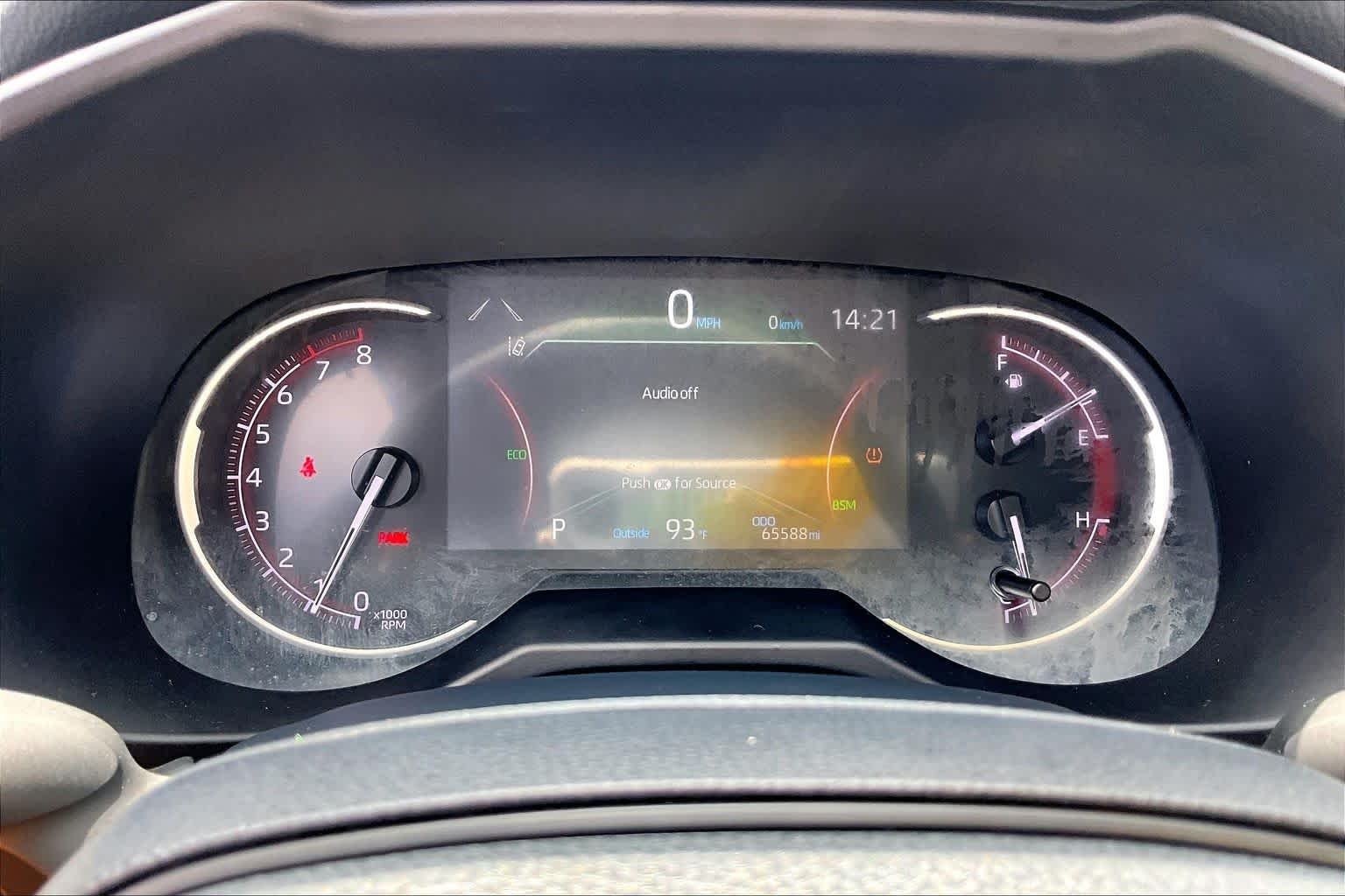 2023 Toyota RAV4 XLE - Photo 25