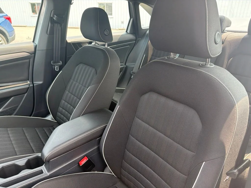 Used 2023 Silver Volkswagen 1.5T Sport image 16