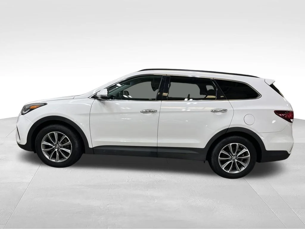 Used 2019 White Hyundai SE image 2