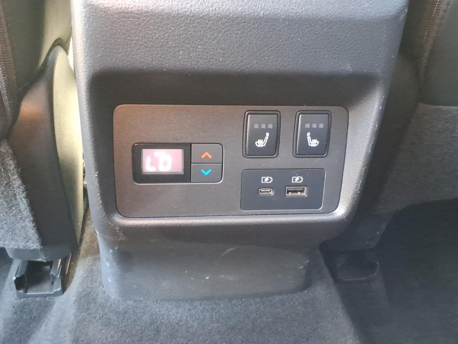 Used 2022 Brilliant Silver Metallic Nissan Platinum image 26