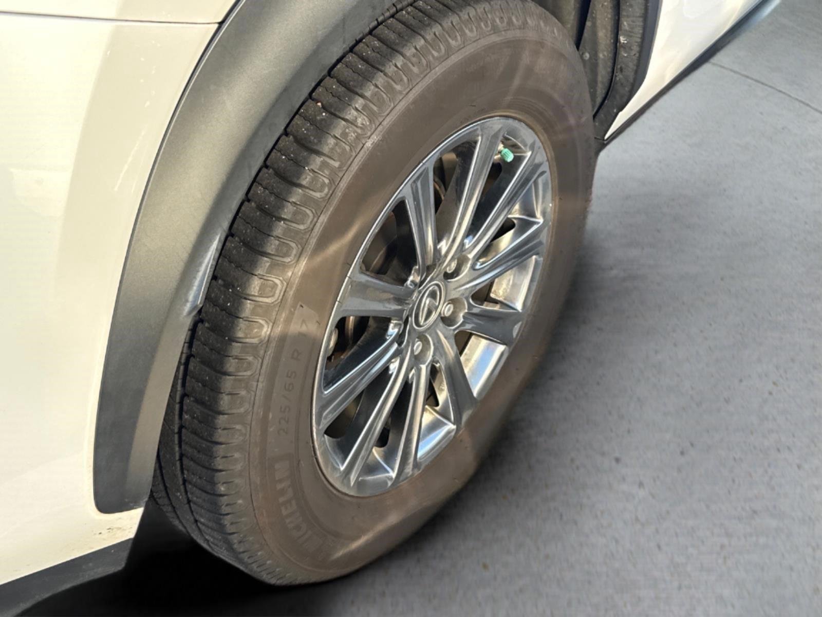 Used 2018 Eminent White Pearl Lexus Base image 17