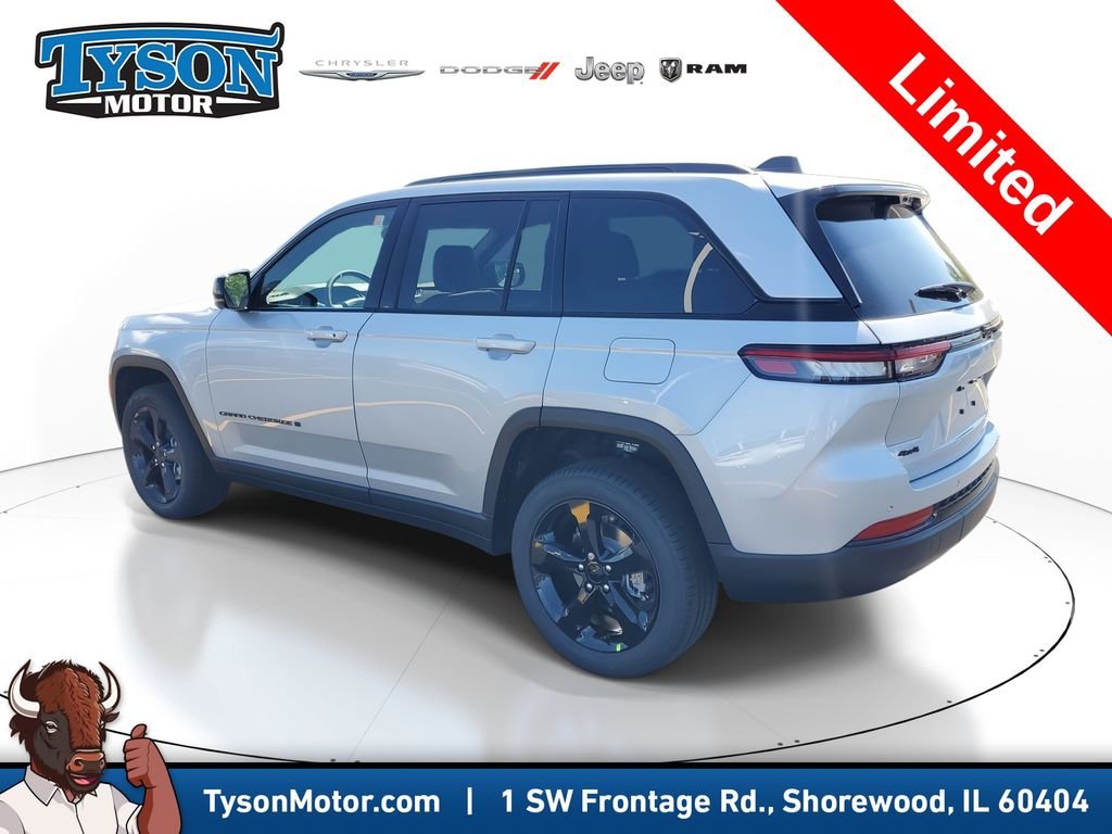 New 2025 Silver Zynith Exterior Paint Jeep Limited image 3