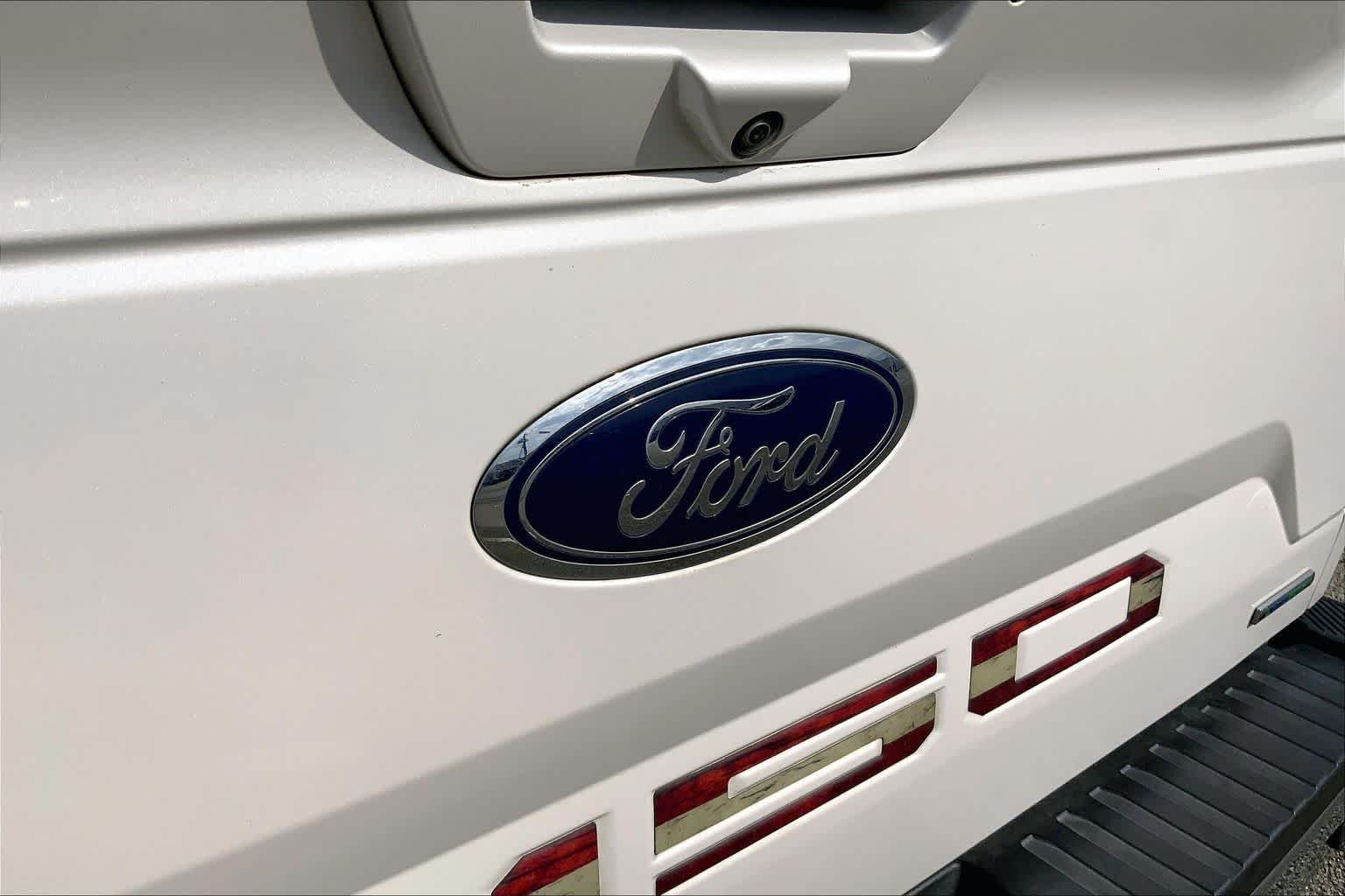 Used 2019 White Platinum Metallic Tri-Coat Ford LARIAT image 10