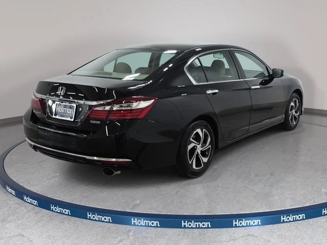 Used 2017  Honda LX image 6