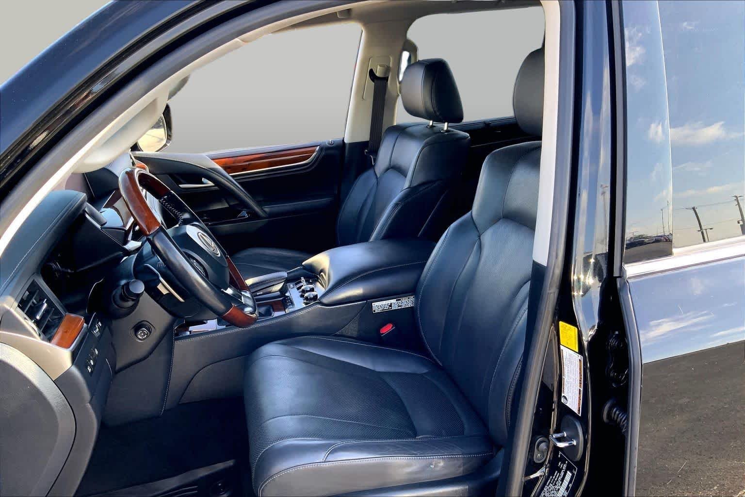 Certified Used 2019 Black Onyx Lexus  image 8