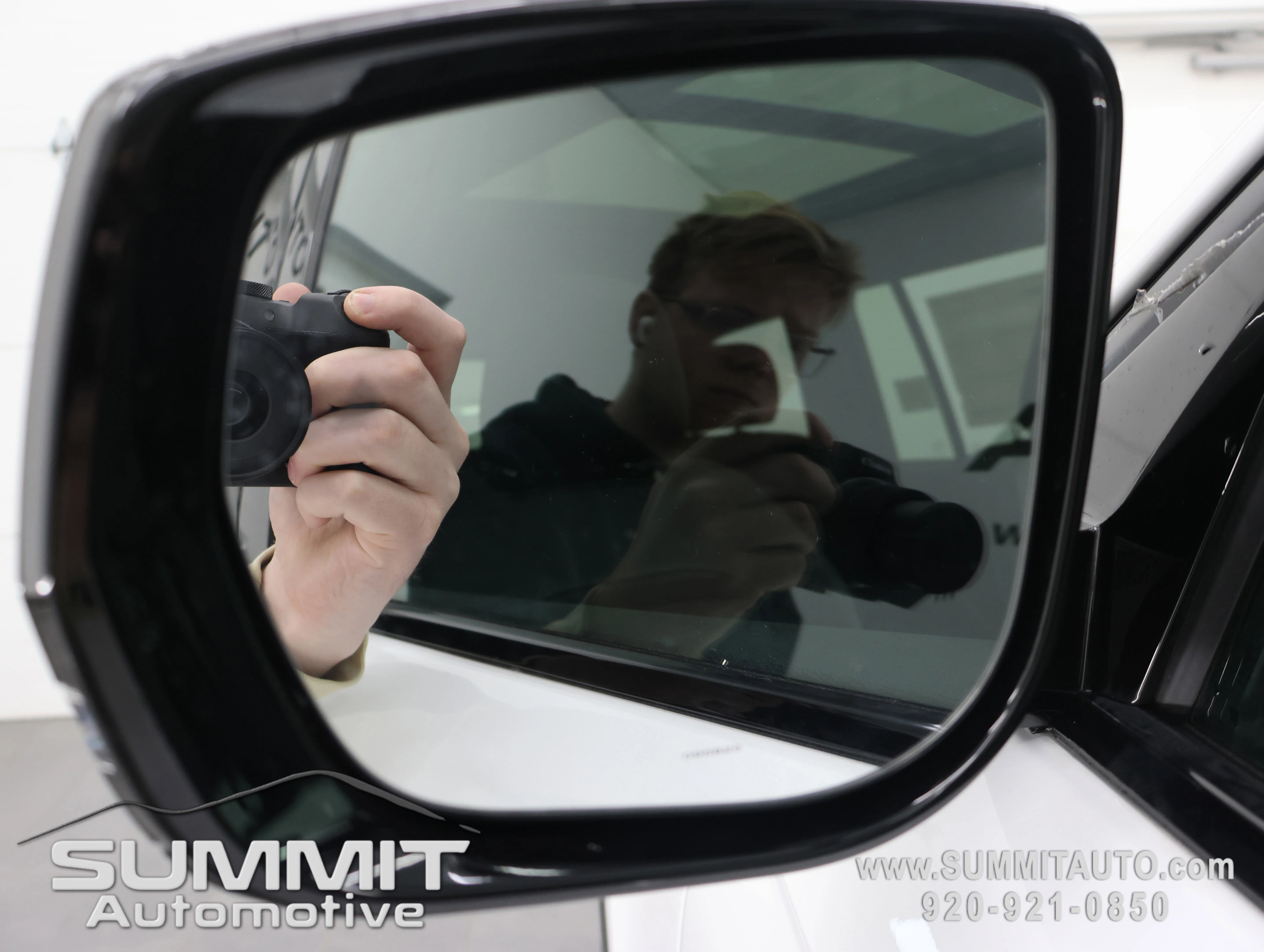 New 2026 Bright White Clear-Coat Exterior Paint Jeep Limited image 44