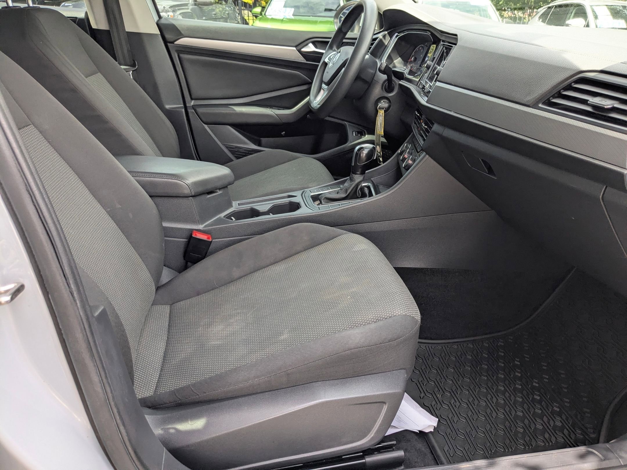 Used 2019 White Silver Metallic Volkswagen 1.4T S image 22