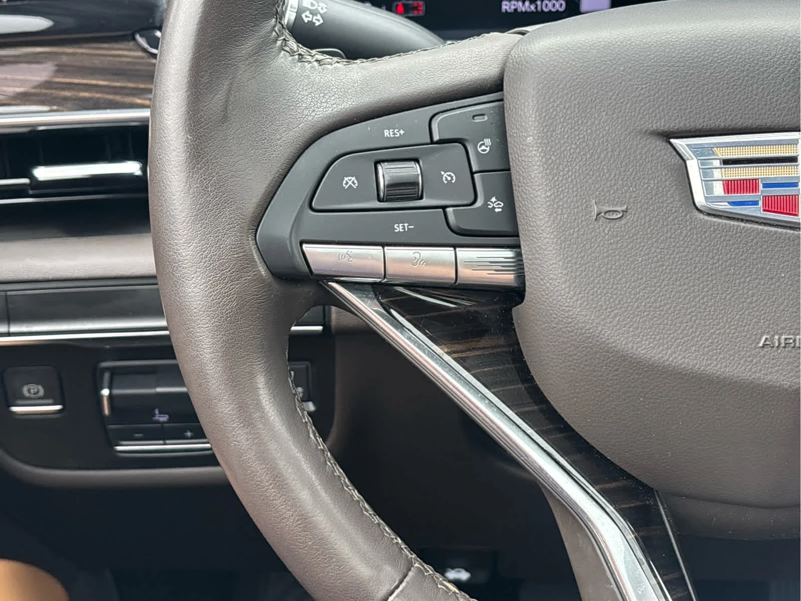 Used 2022 Crystal White Tricoat Cadillac Sport image 14