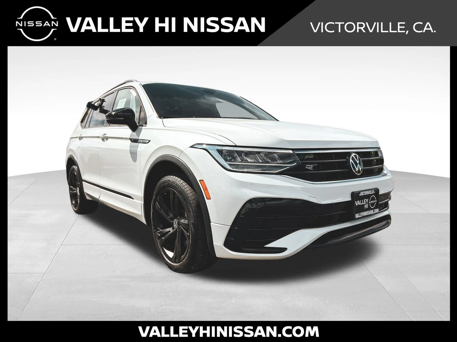 Used 2024 White Volkswagen 2.0T SE R-Line Black image 1