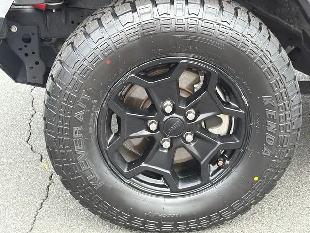 Used 2022 Red Jeep Sport image 18