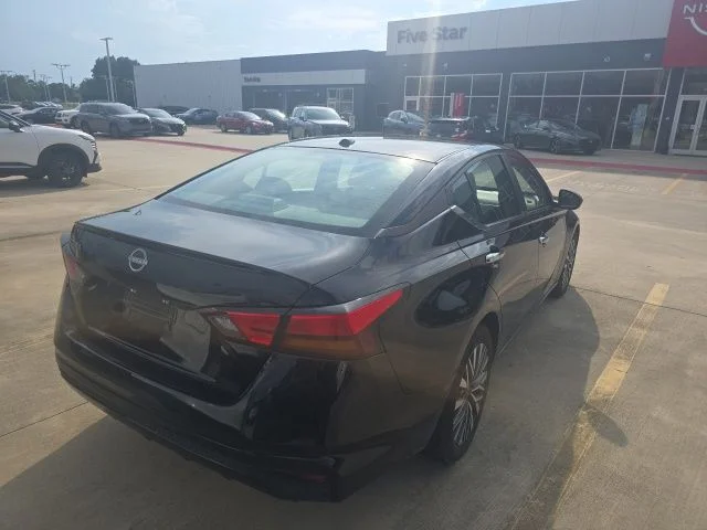 Used 2025 Black Nissan 2.5 SV image 6