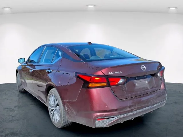 Used 2025 Red Nissan 2.5 SV image 19