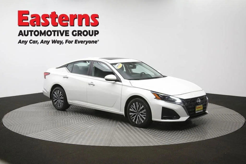Used 2023 White Nissan 2.5 SV image 51