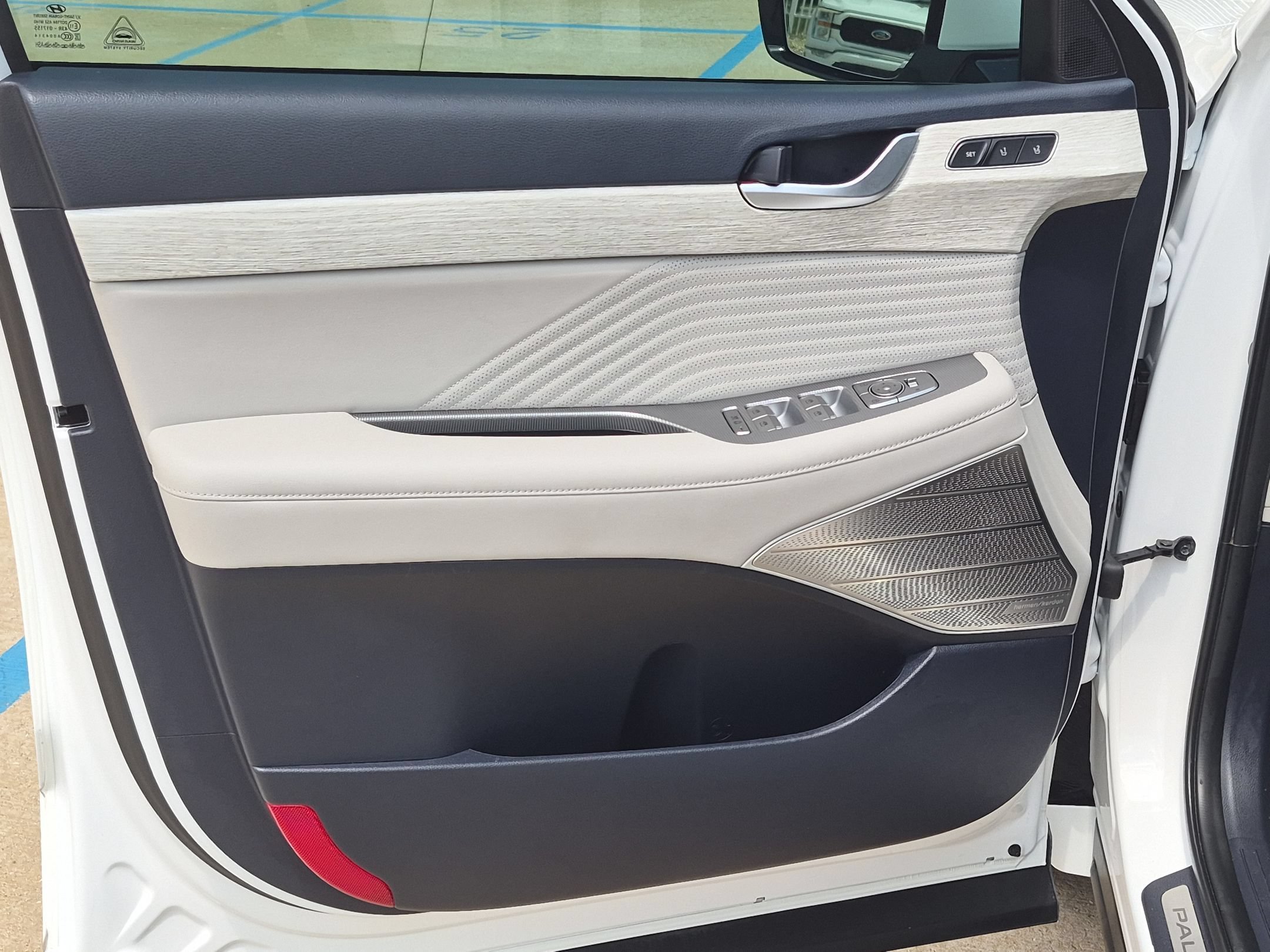 Used 2023 Hyper White Hyundai Calligraphy image 12