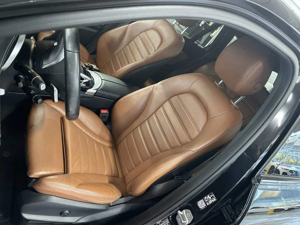 Used 2019  Mercedes-Benz 4MATIC SUV   No Accident History   Local BC   Low image 19