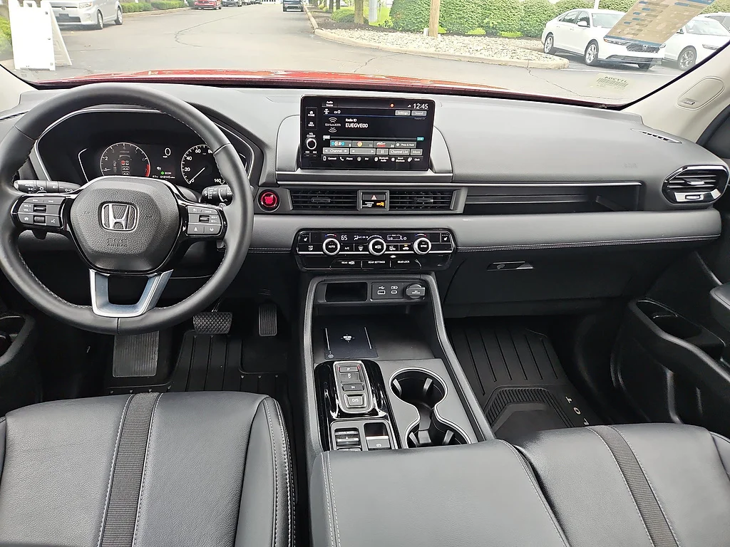 2025 Honda Pilot Touring, photo 8 of 12