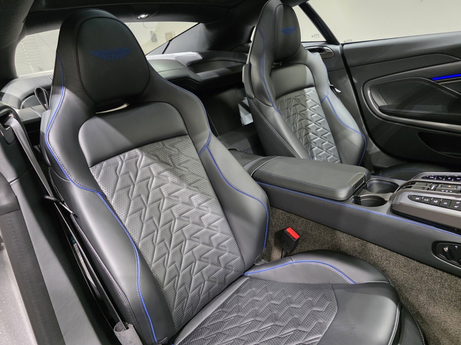 2026 Aston Martin Vanquish Base - Photo 18