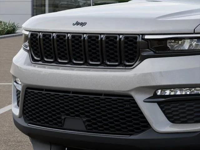 New 2025 Silver Zynith Exterior Paint Jeep Limited image 12