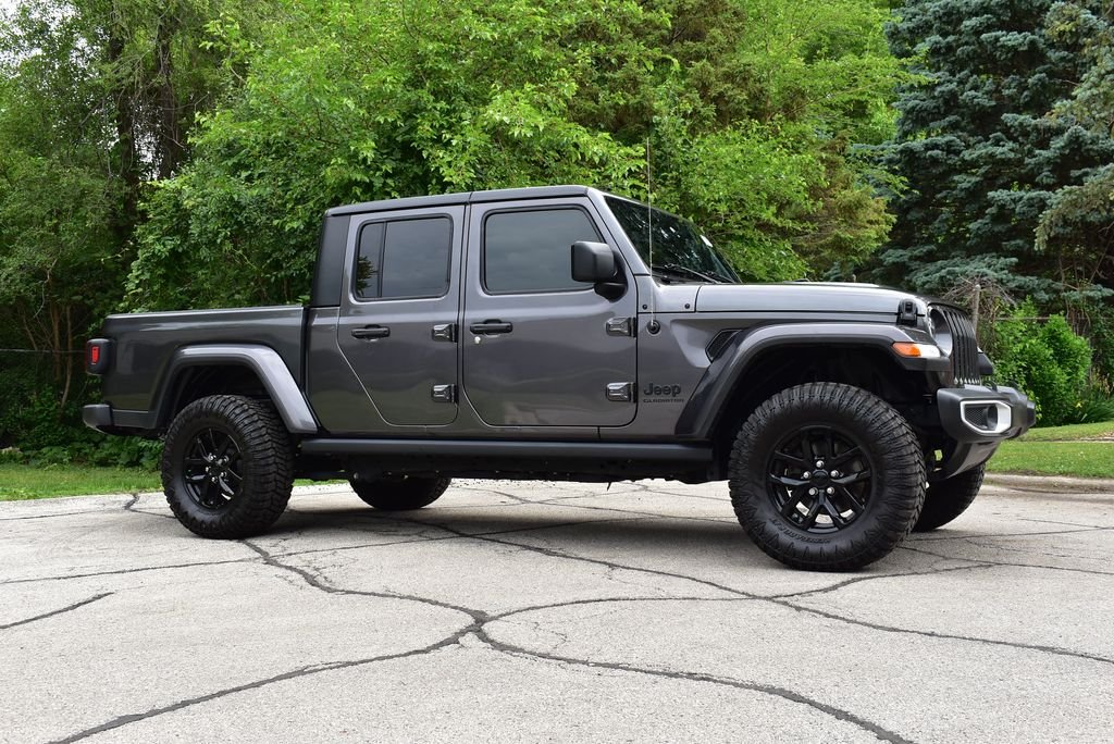Used 2022 Crystal Metallic Jeep Sport image 10