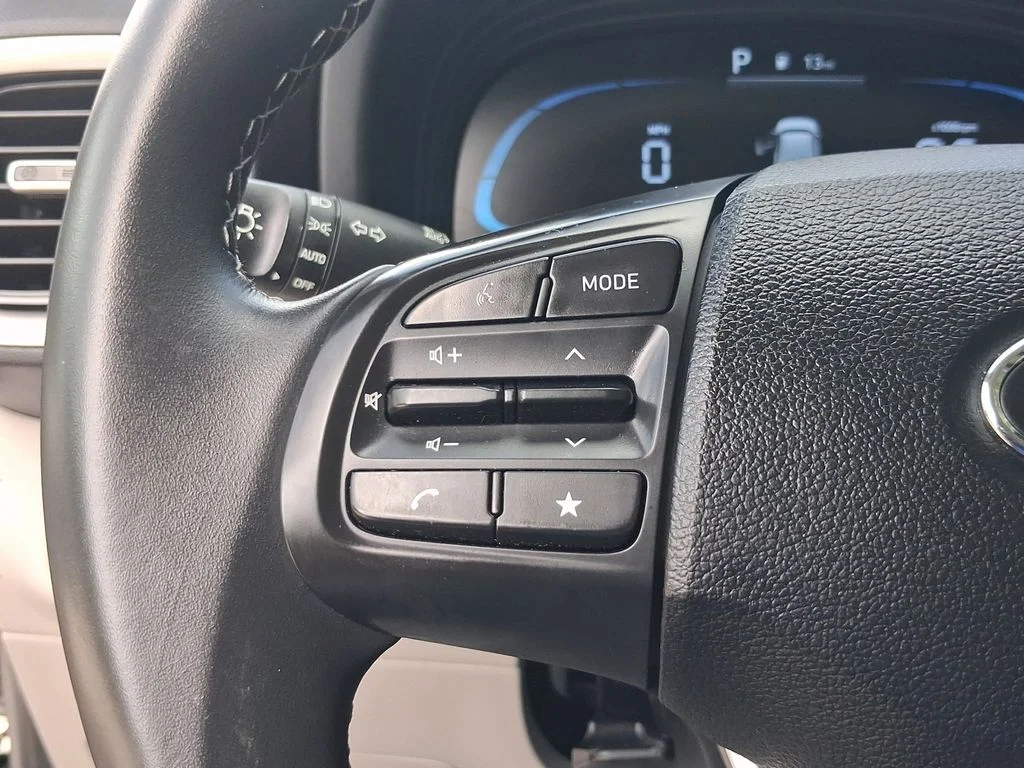 Used 2025 Onyx Black Hyundai SEL image 11