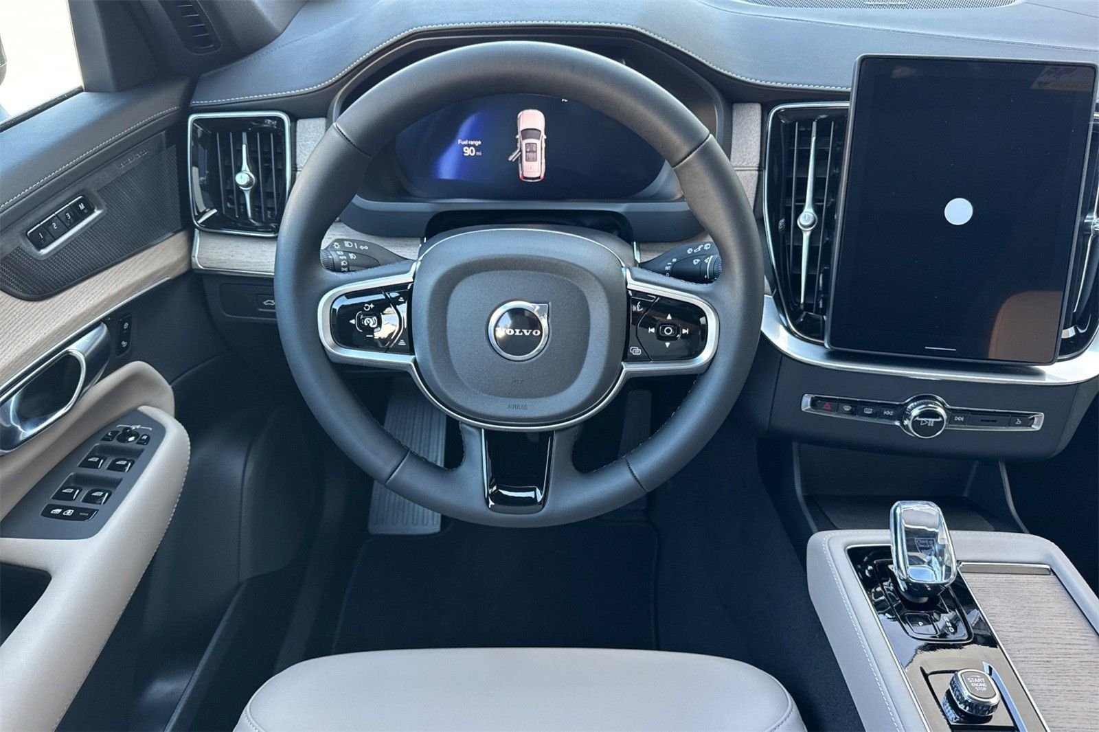 2026 Volvo XC90 Plus - Photo 13