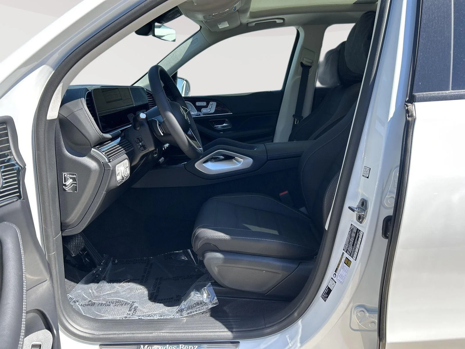 New 2026 MANUFAKTUR Moonlight White Metallic Mercedes-Benz GLE 350 image 13