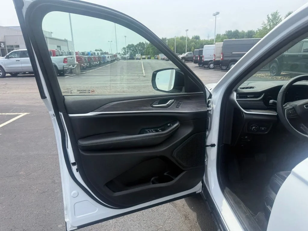 Used 2023 White Jeep Limited image 10