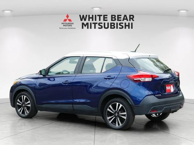 Used 2019 Blue Nissan SV image 4