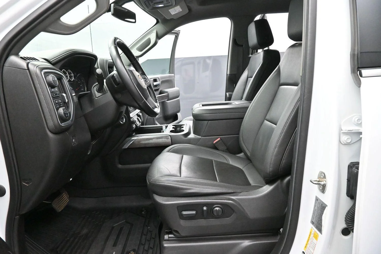 Used 2022 Summit White Chevrolet LTZ image 13