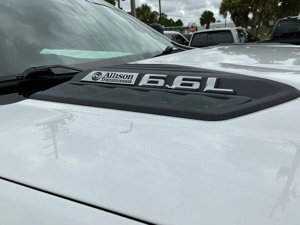 Used 2024 White Chevrolet Custom image 21
