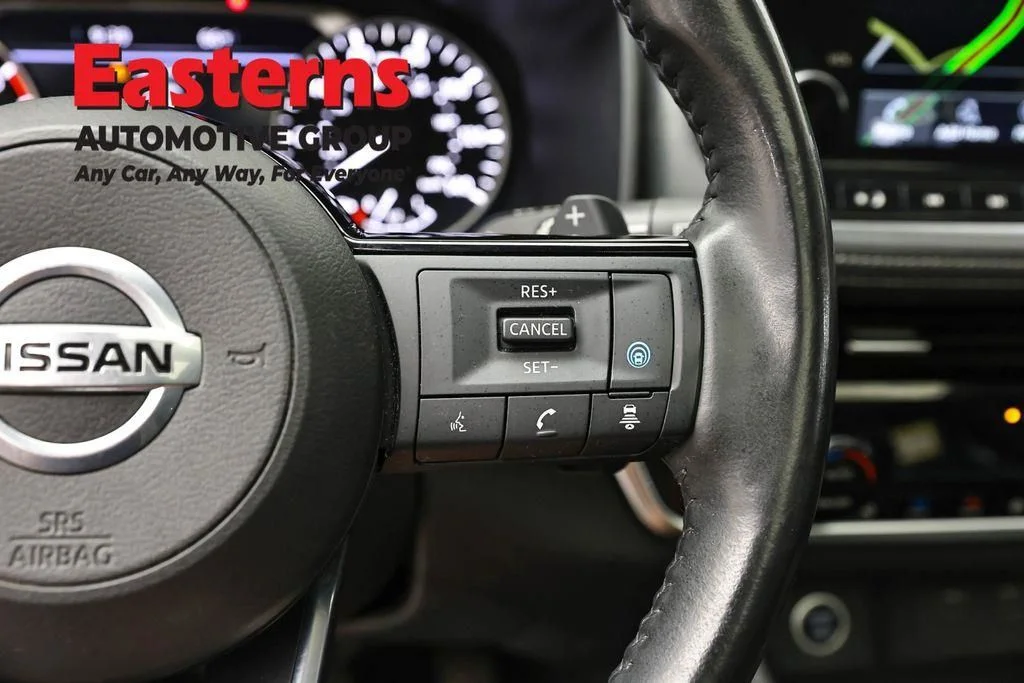 Used 2021 Gold Nissan SL image 18