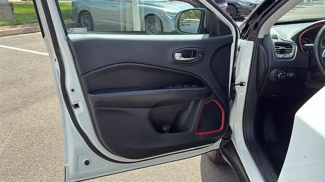 Used 2021 White Jeep Trailhawk image 9