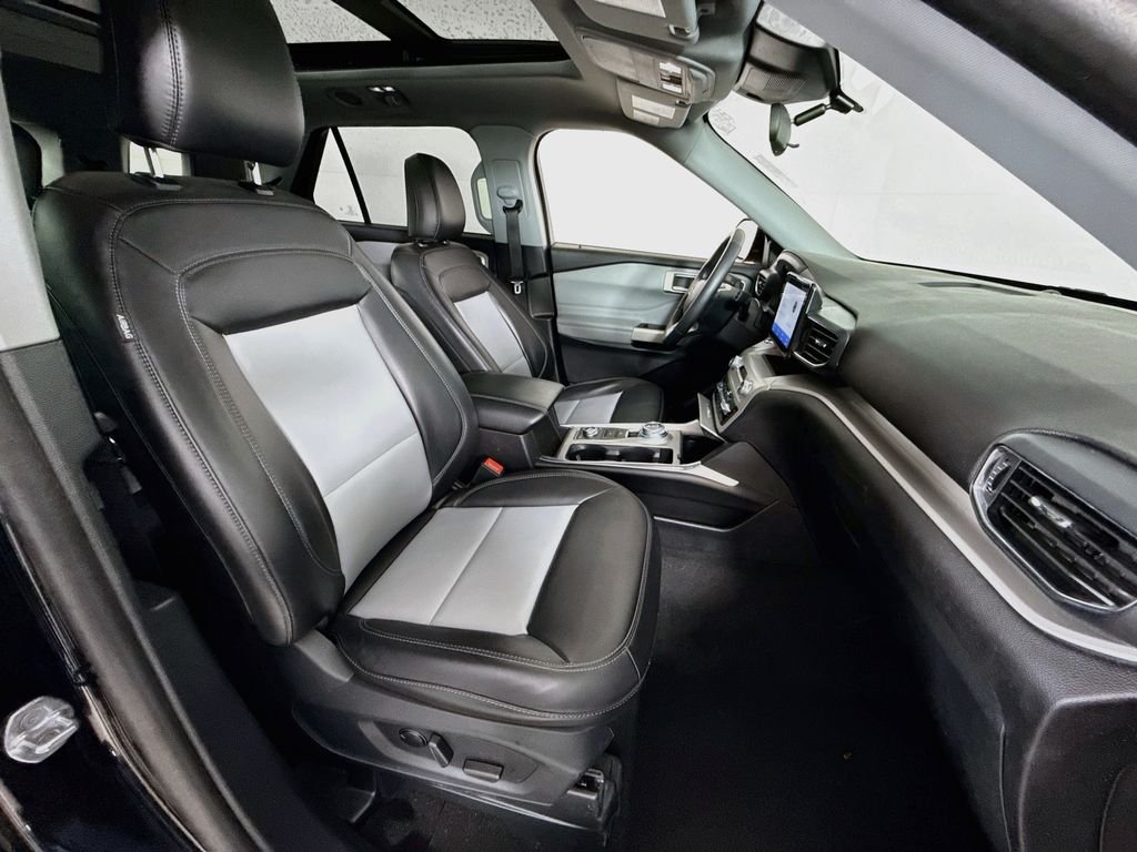 Used 2023 Agate Black Metallic Ford XLT image 29