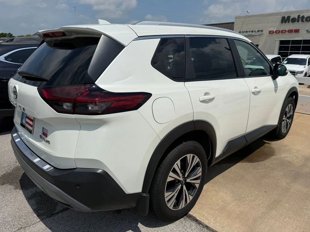 Used 2023 White Nissan SV image 17
