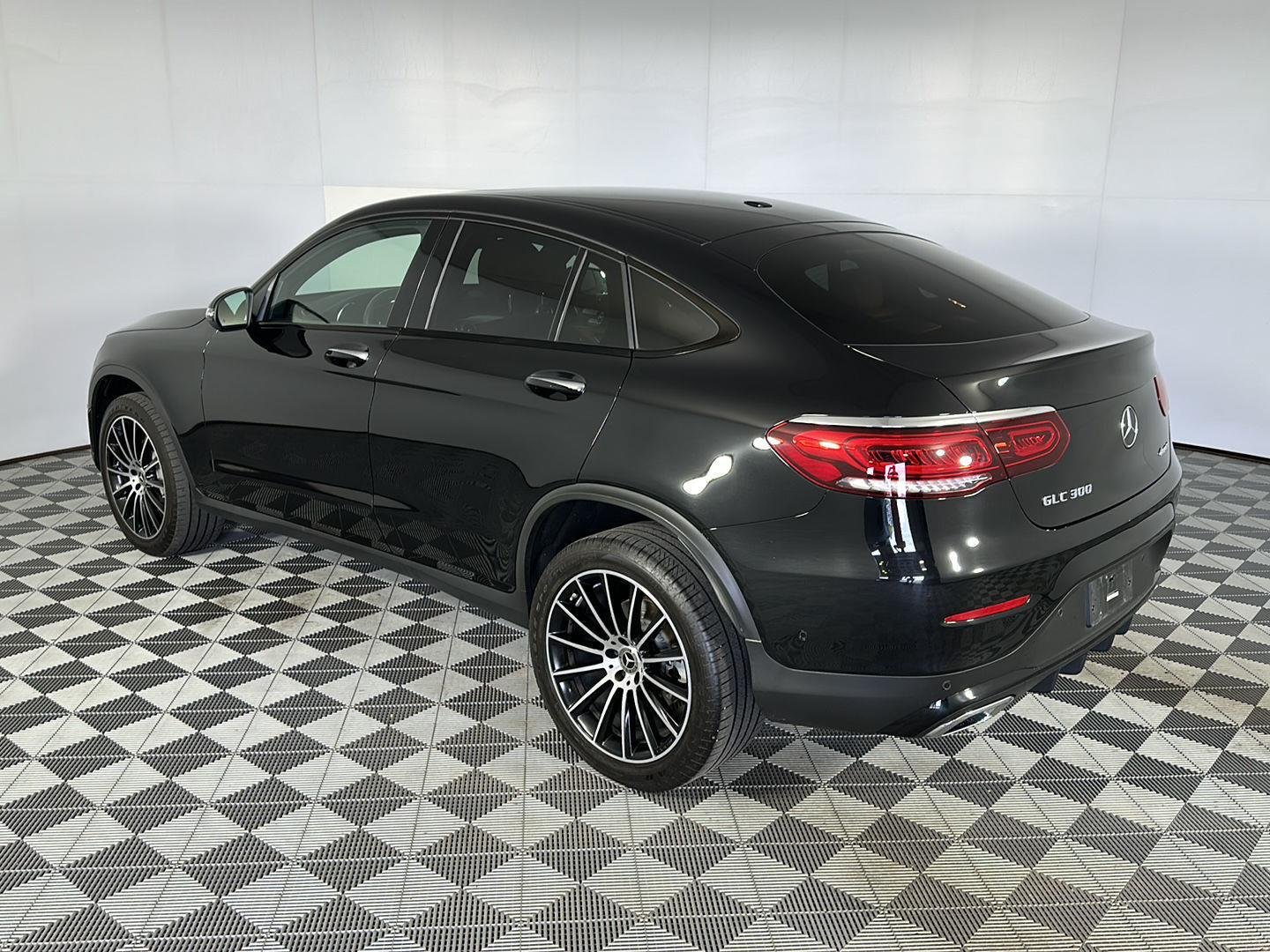 Used 2023 Obsidian Black Metallic Mercedes-Benz GLC 300 image 12