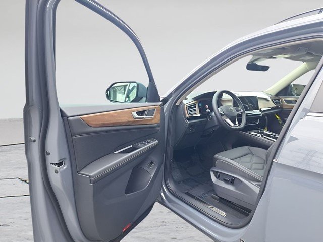 New 2026 Pure Gray Volkswagen 2.0T SE W/TECHNOLOGY image 26