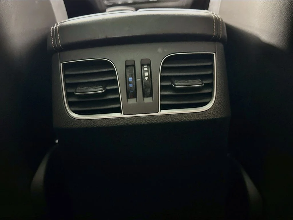 Used 2018 Red Genesis 3.3T Sport image 32