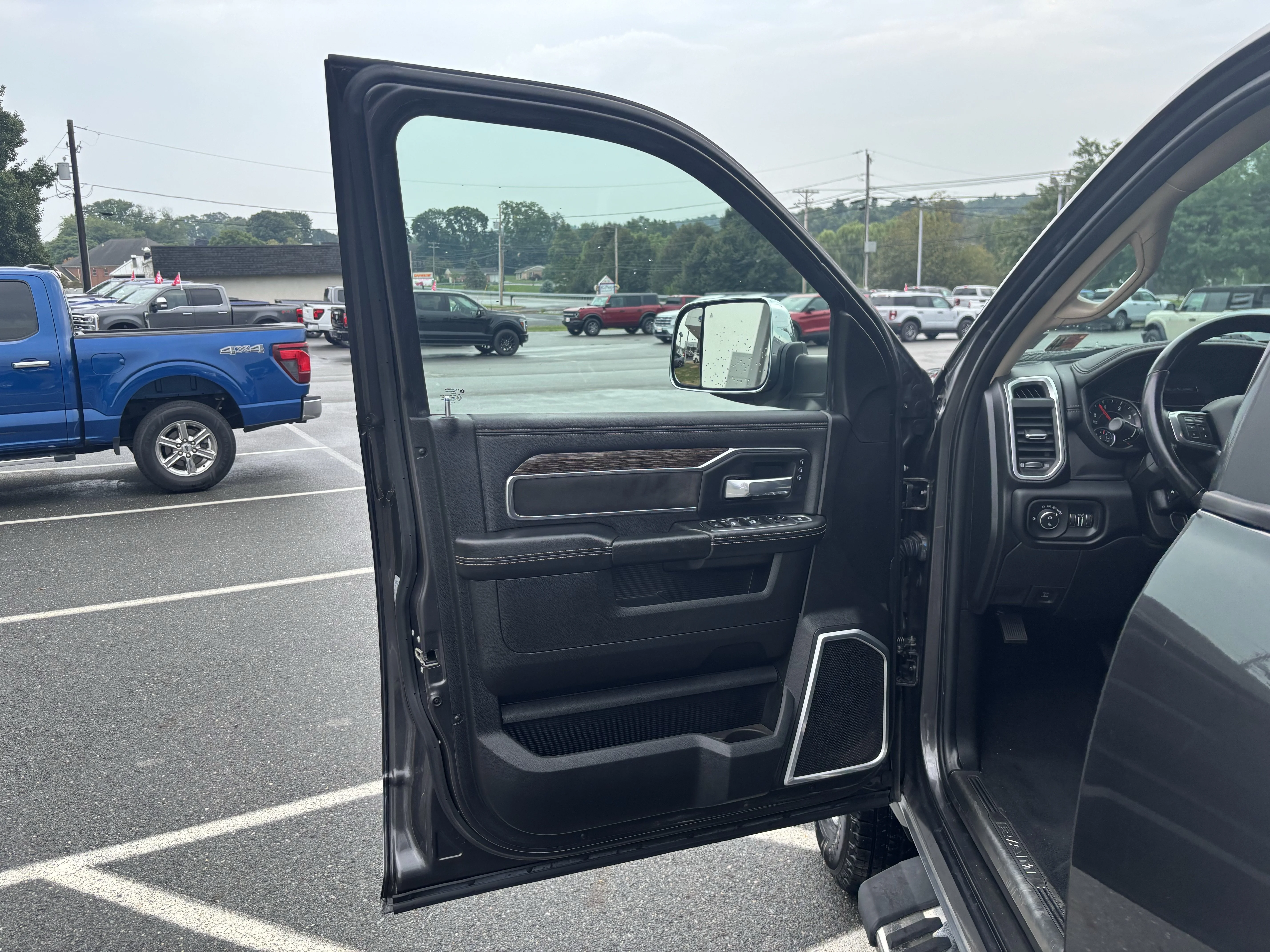 Used 2021 Granite Crystal Clearcoat Metallic Ram Laramie image 11