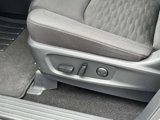 Used 2025 Silver Nissan SV image 29