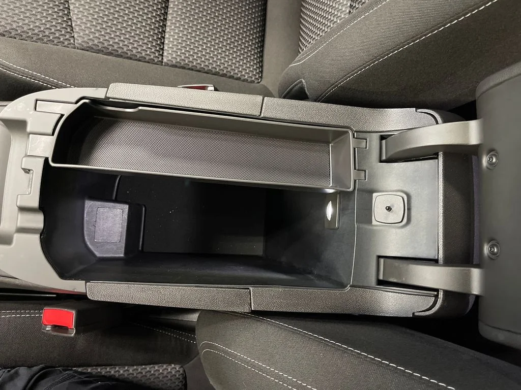 Used 2024 White GMC SLE image 26