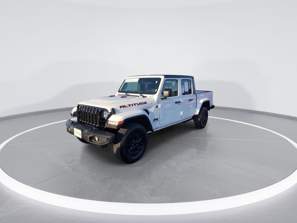 Used 2022 White Jeep Sport image 4