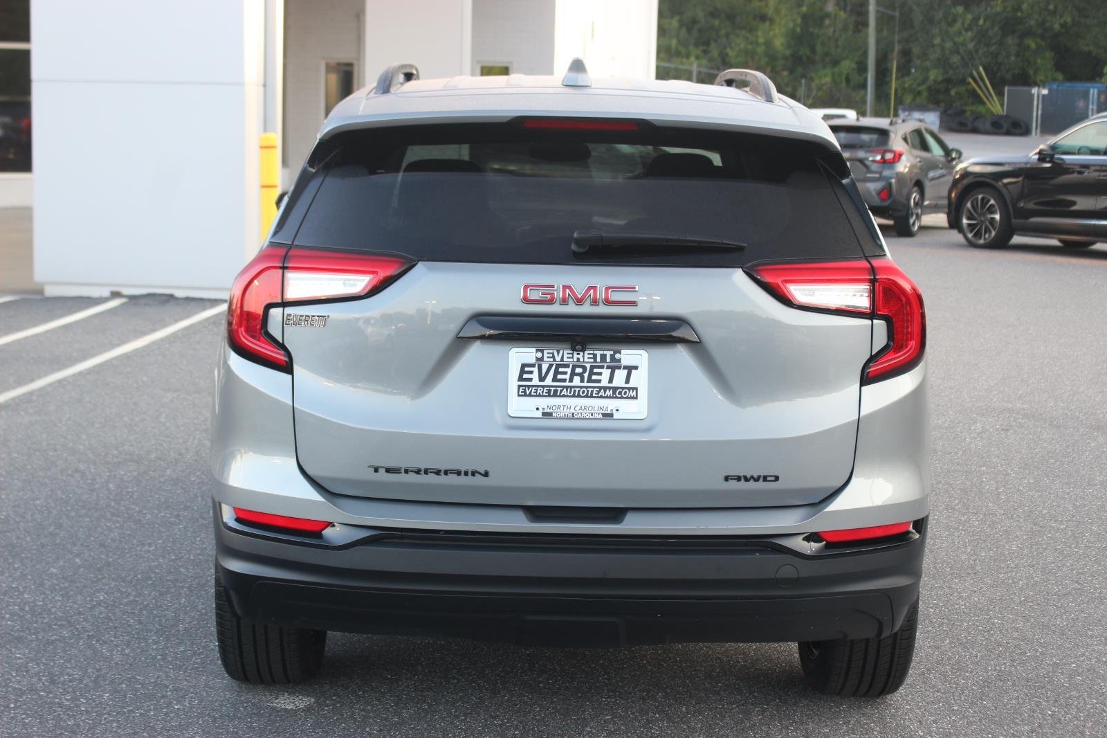 Used 2023 Sterling Metallic GMC SLE image 6