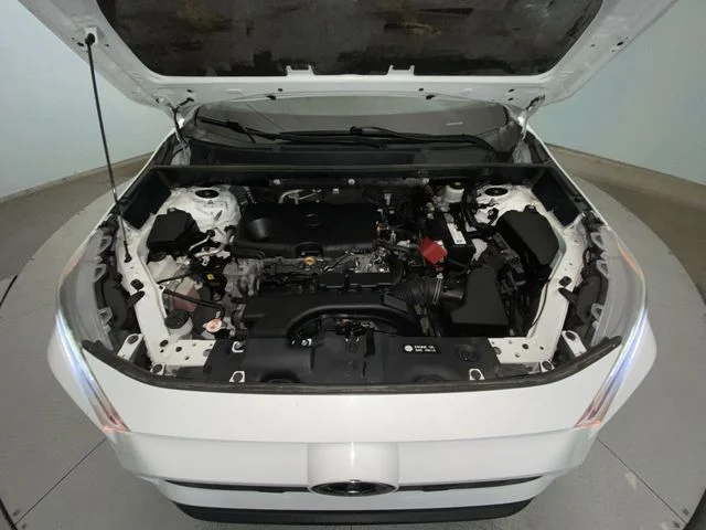 Used 2021 White Toyota XLE image 25