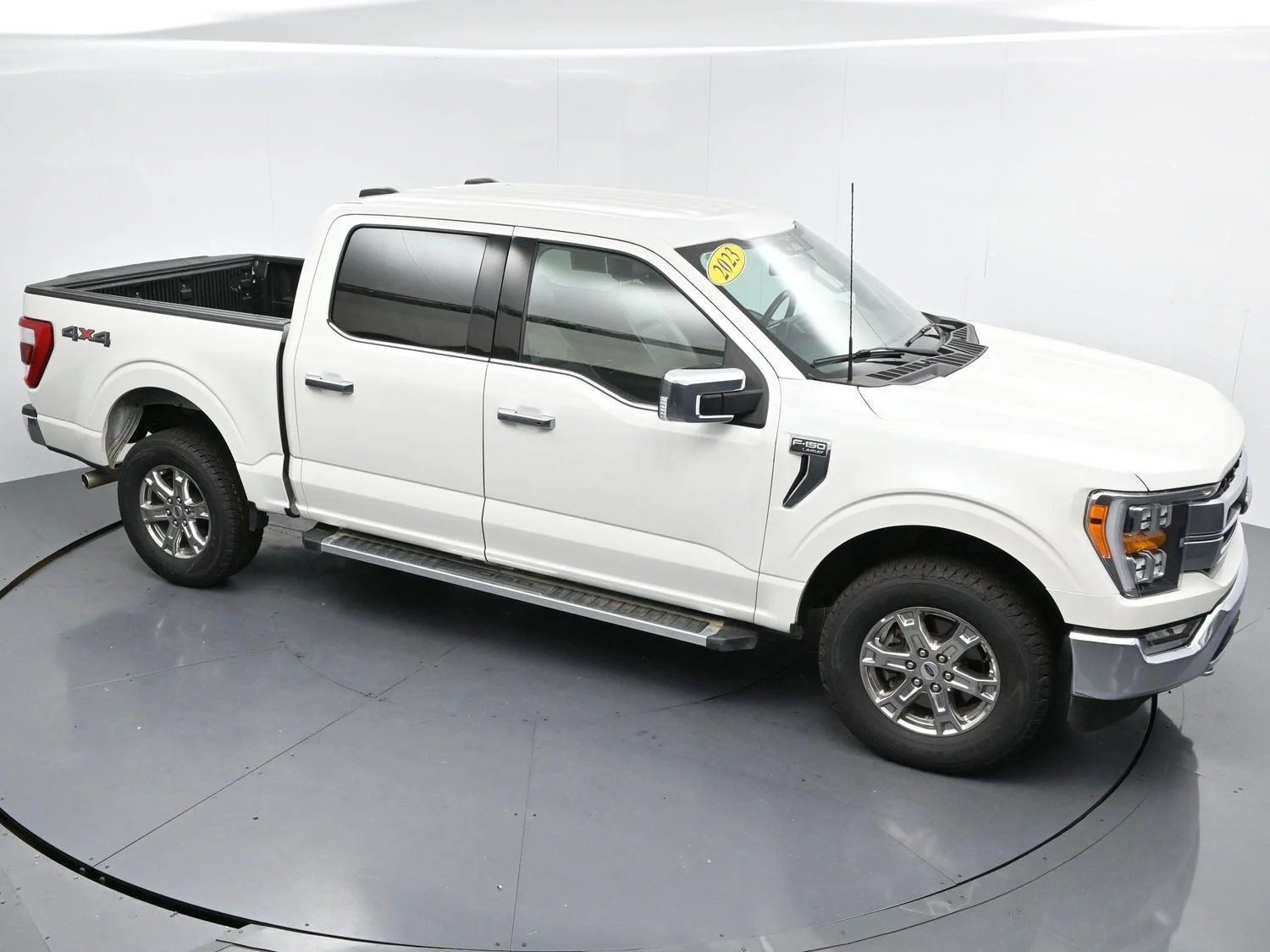 Used 2023  Ford LARIAT image 41
