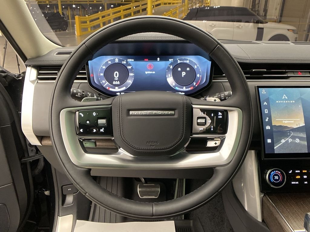 Used 2023  Land Rover SE image 20
