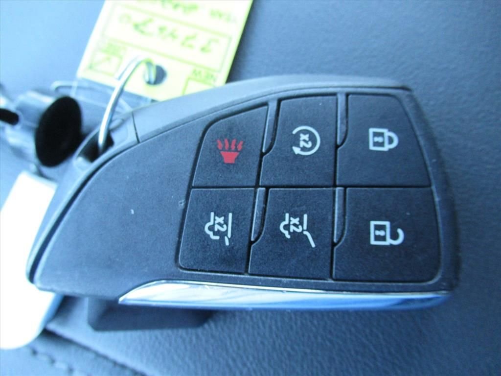 Used 2025 Gray Chevrolet Z71 image 29