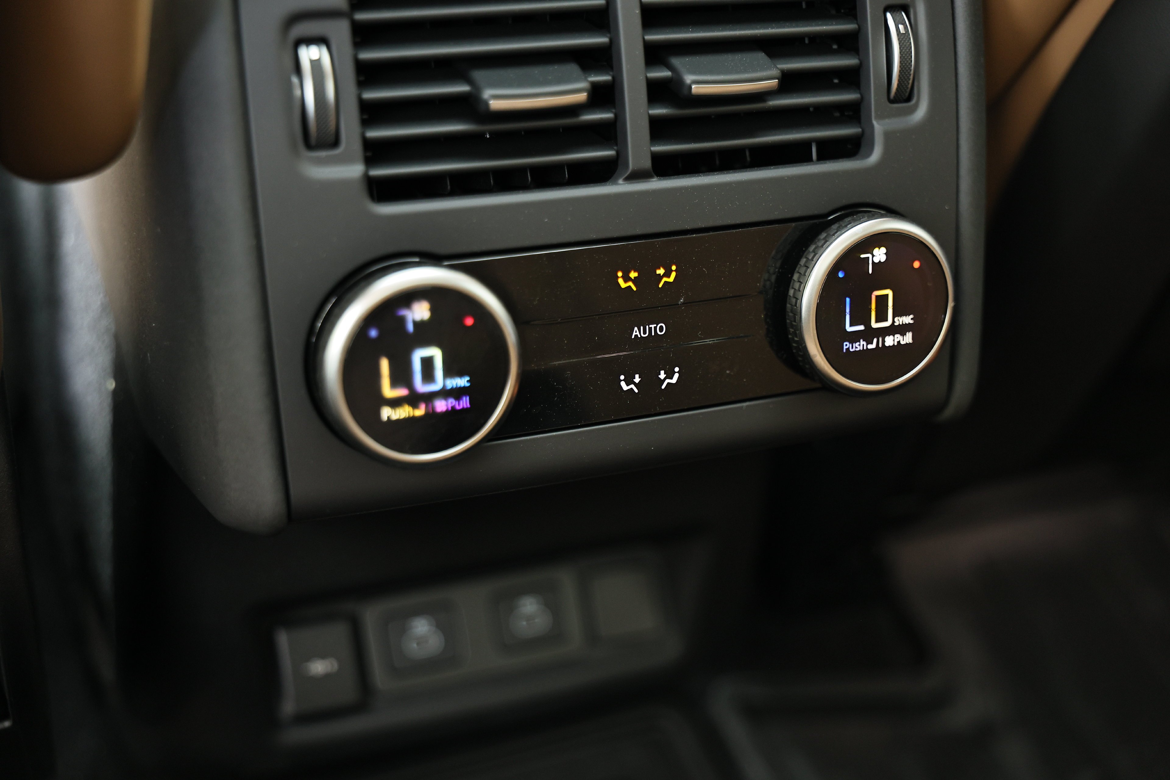 2026 Land Rover Discovery Tempest Edition - Photo 41